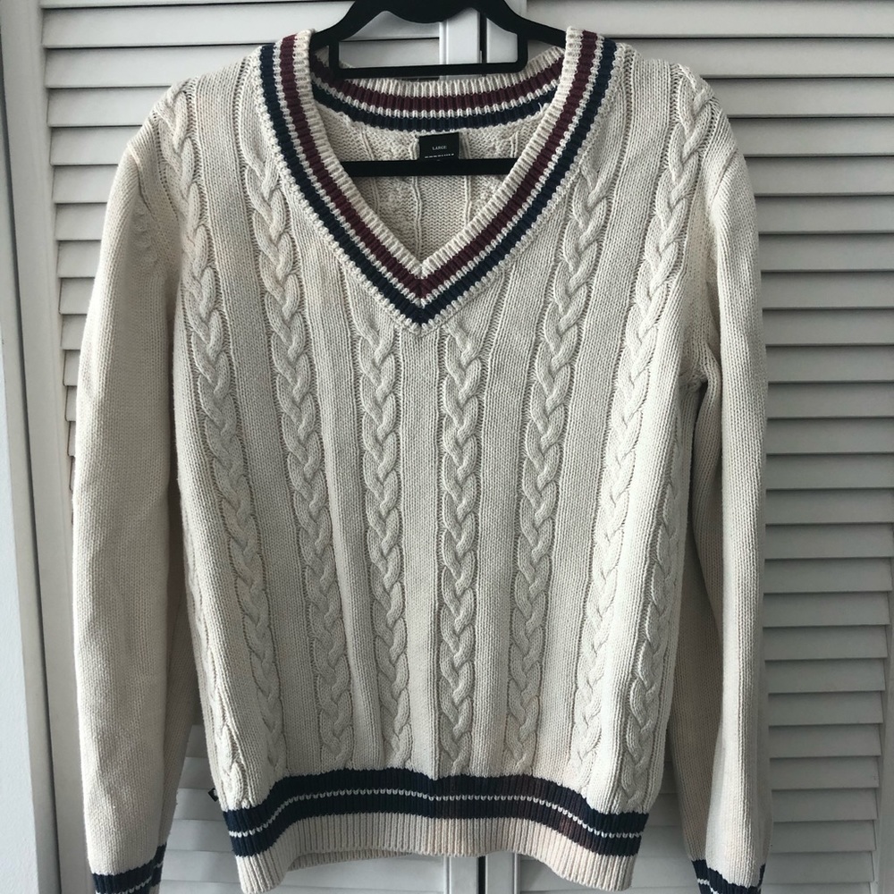 Cable knitted V neck
